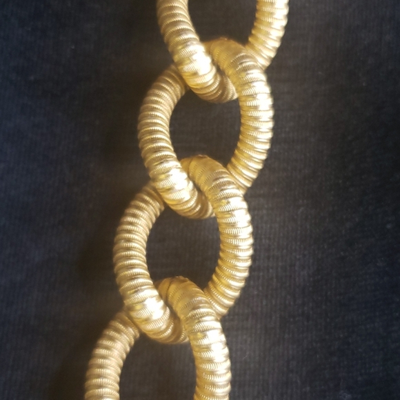 Gold Chunky Chain Fashion Necklace - Picture 2 of 3